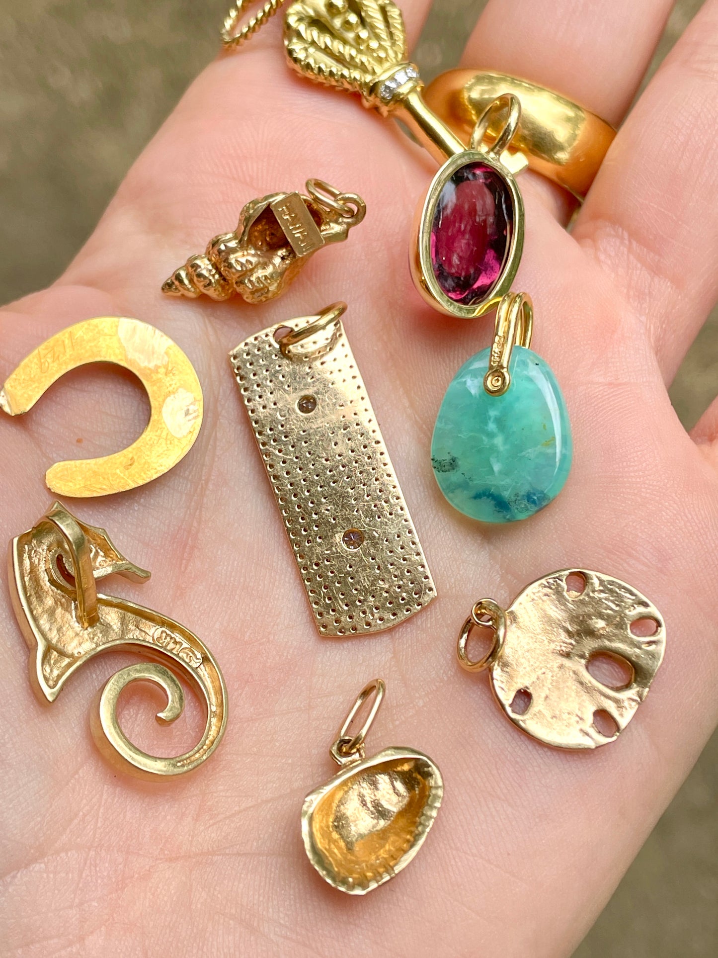 Vintage yellow 14K seahorse pendant with diamond