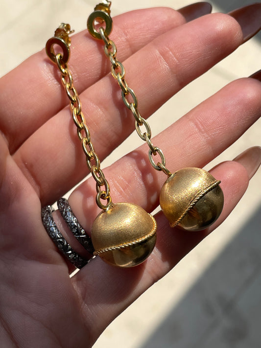 Vintage yellow 18K ball and chain post dangle earrings