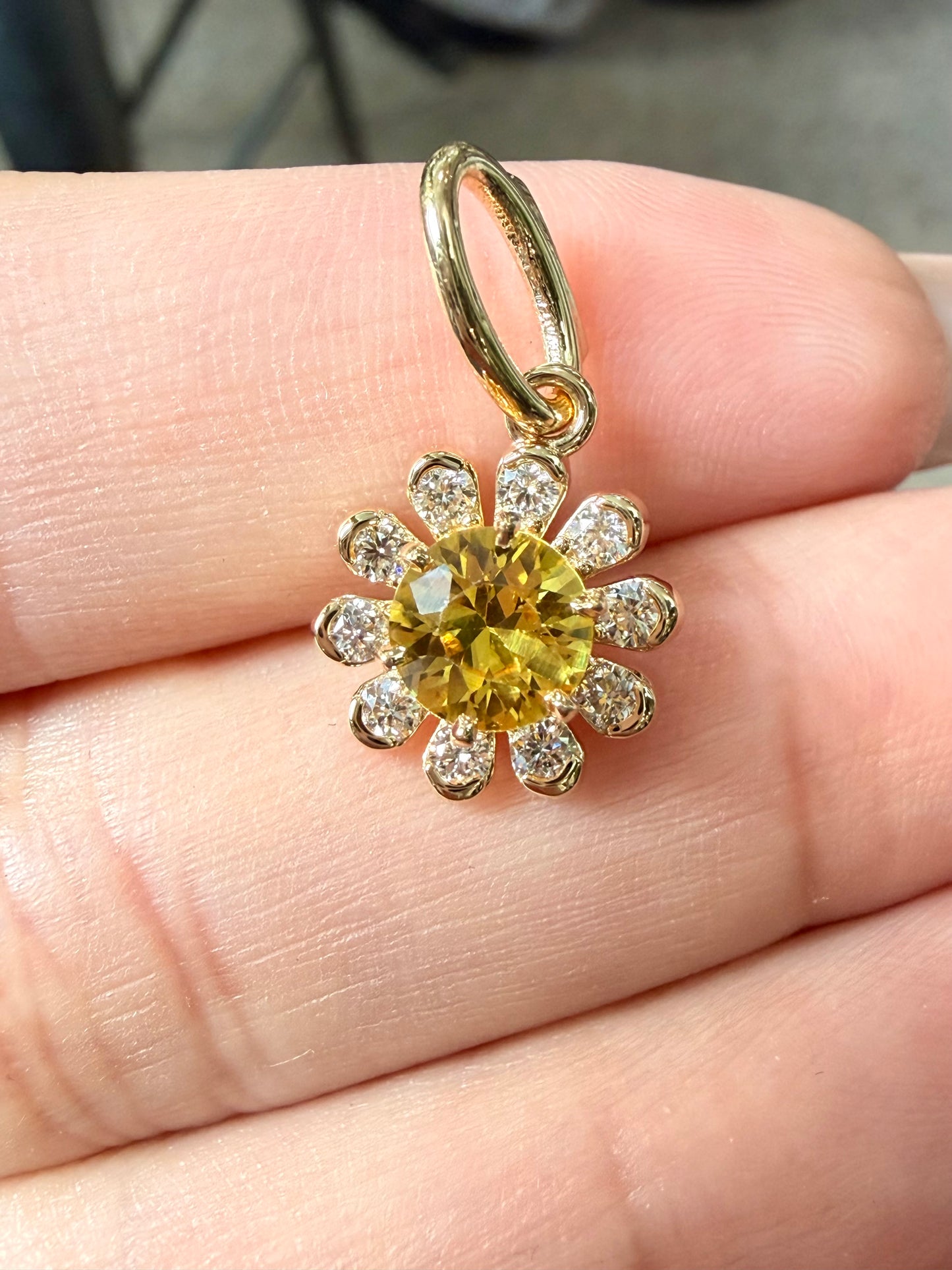 3GOG Natural Yellow Sapphire and Diamond Garden Party Flower Pendant 18K