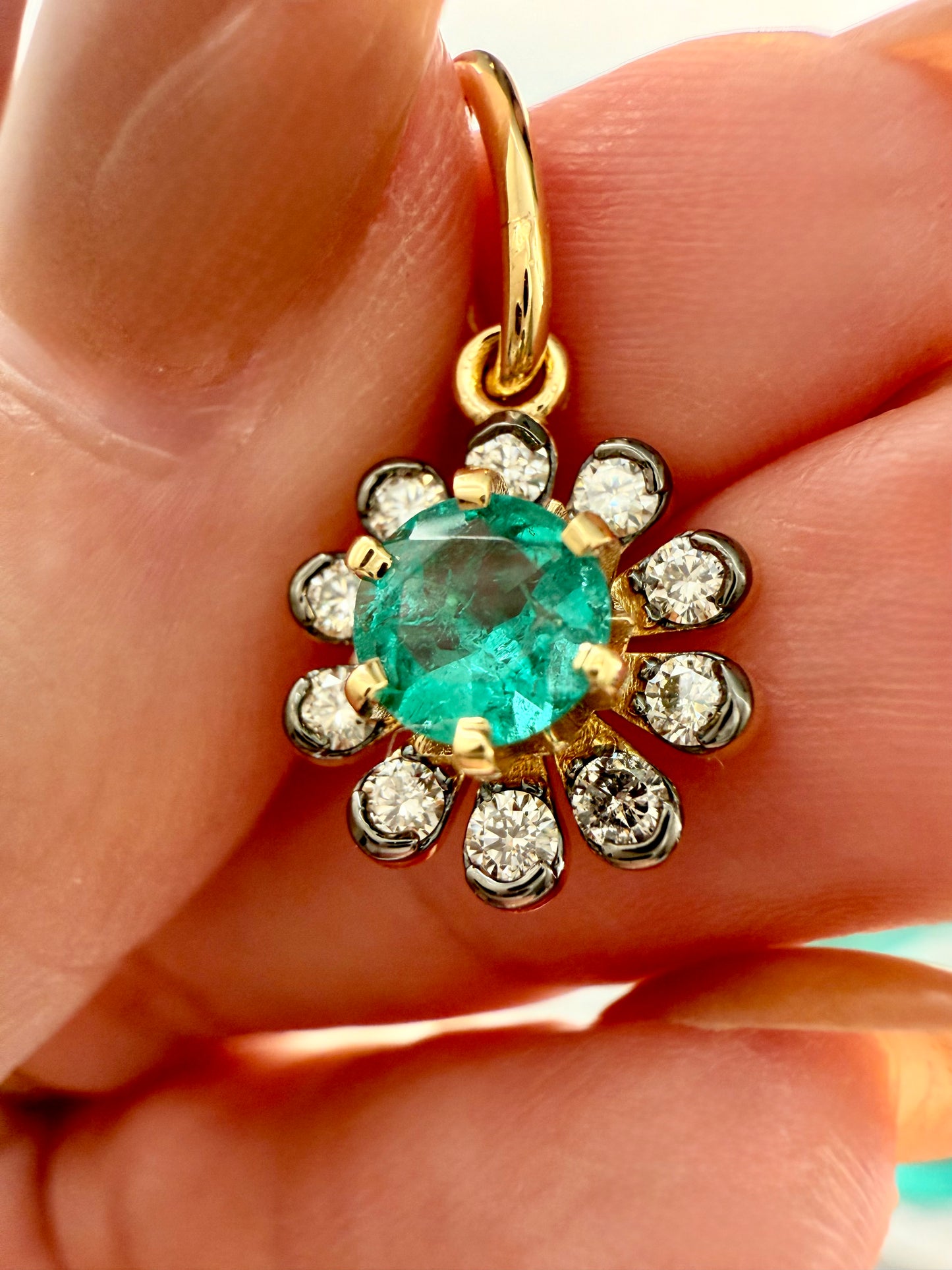 3GOG Natural Colombian Emerald and Diamond Garden Party Flower Pendant 18K - Release 4
