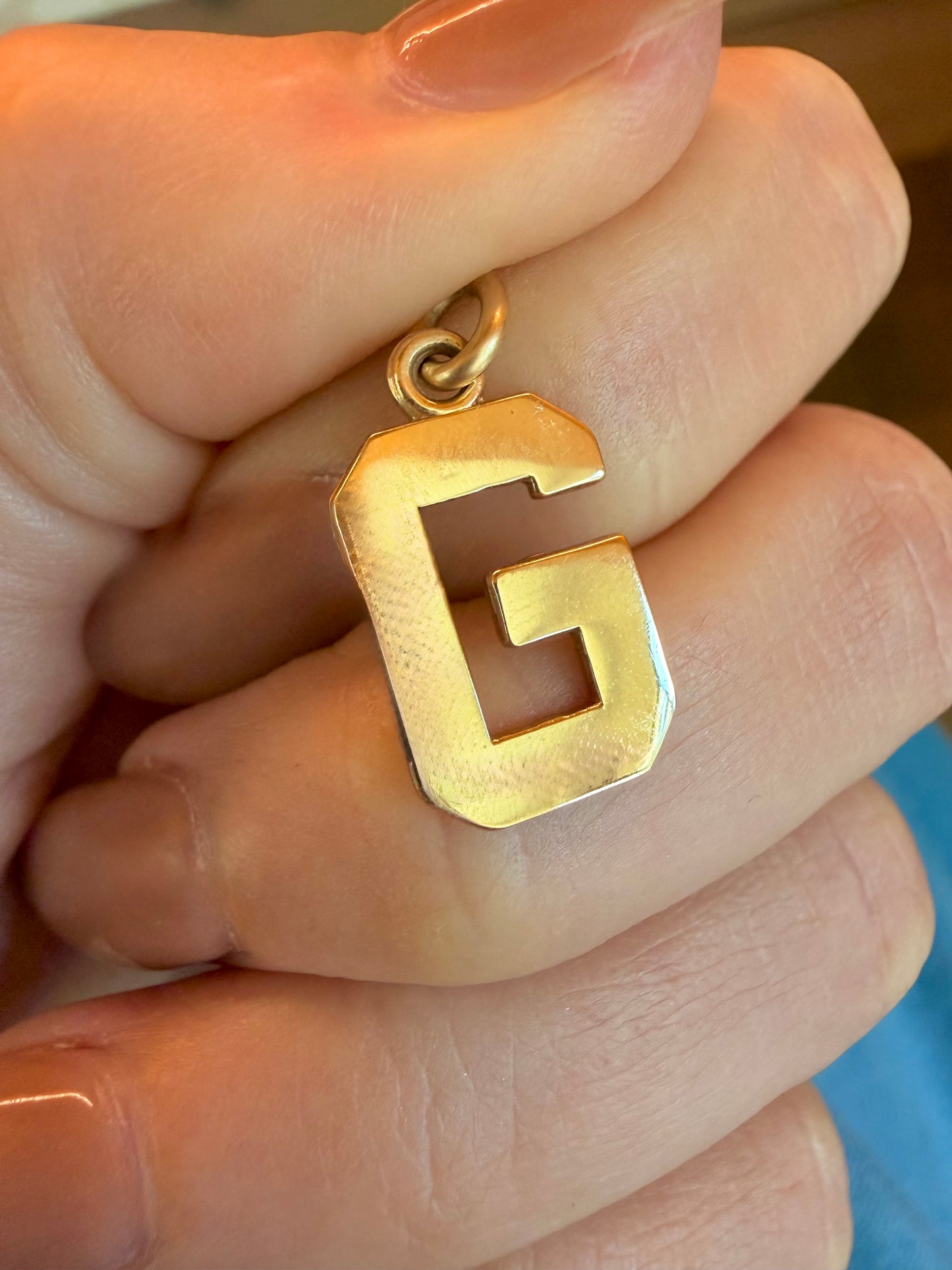 Vintage yellow 10K gold letter G charm