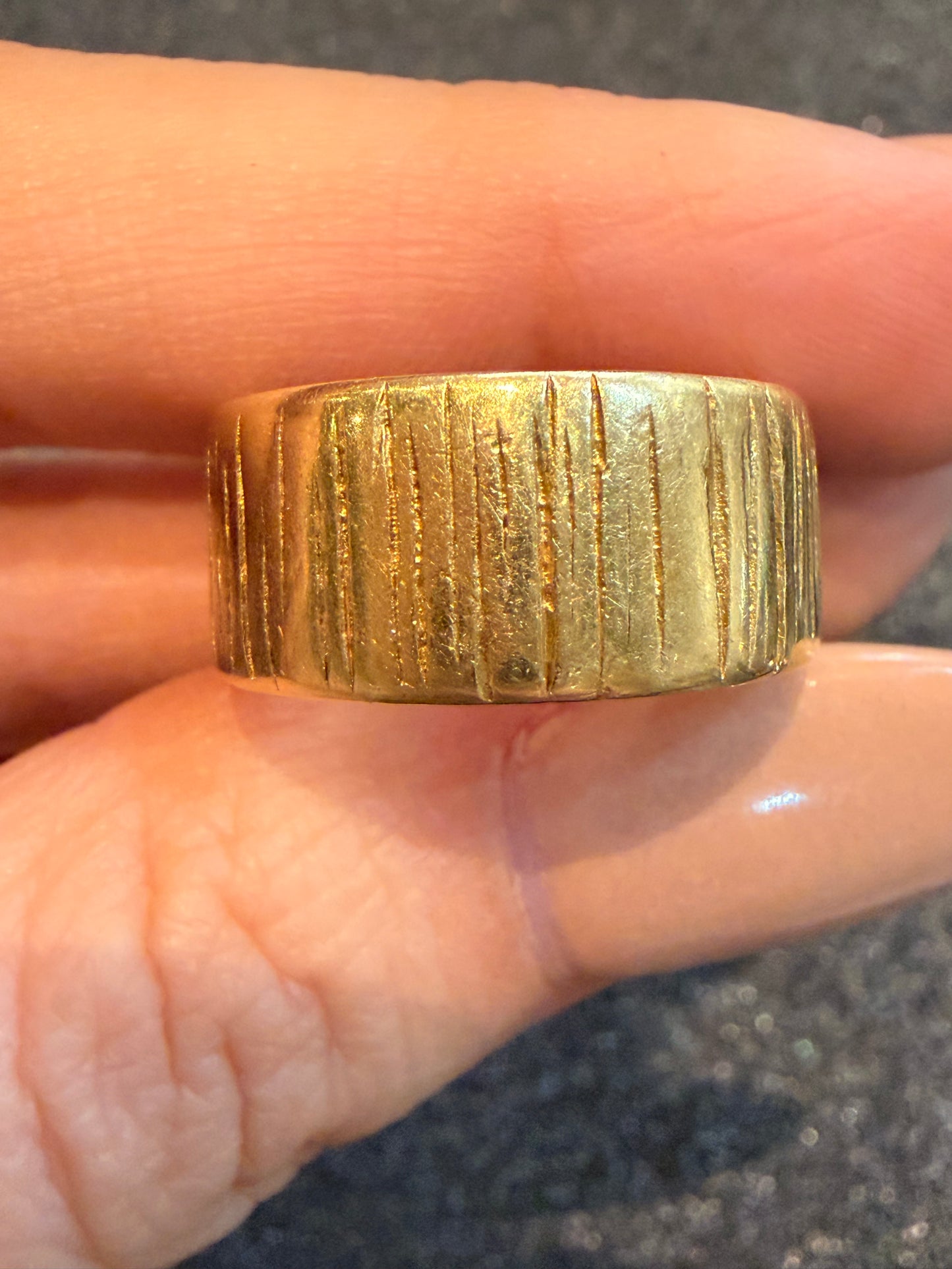 Vintage yellow 14K Tiffany midcentury bark finish cigar band, size 7.25-7.5