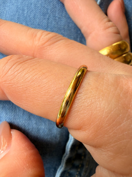 Vintage yellow 18K gold Van Cleef & Arpels band, size 10.5-10.75