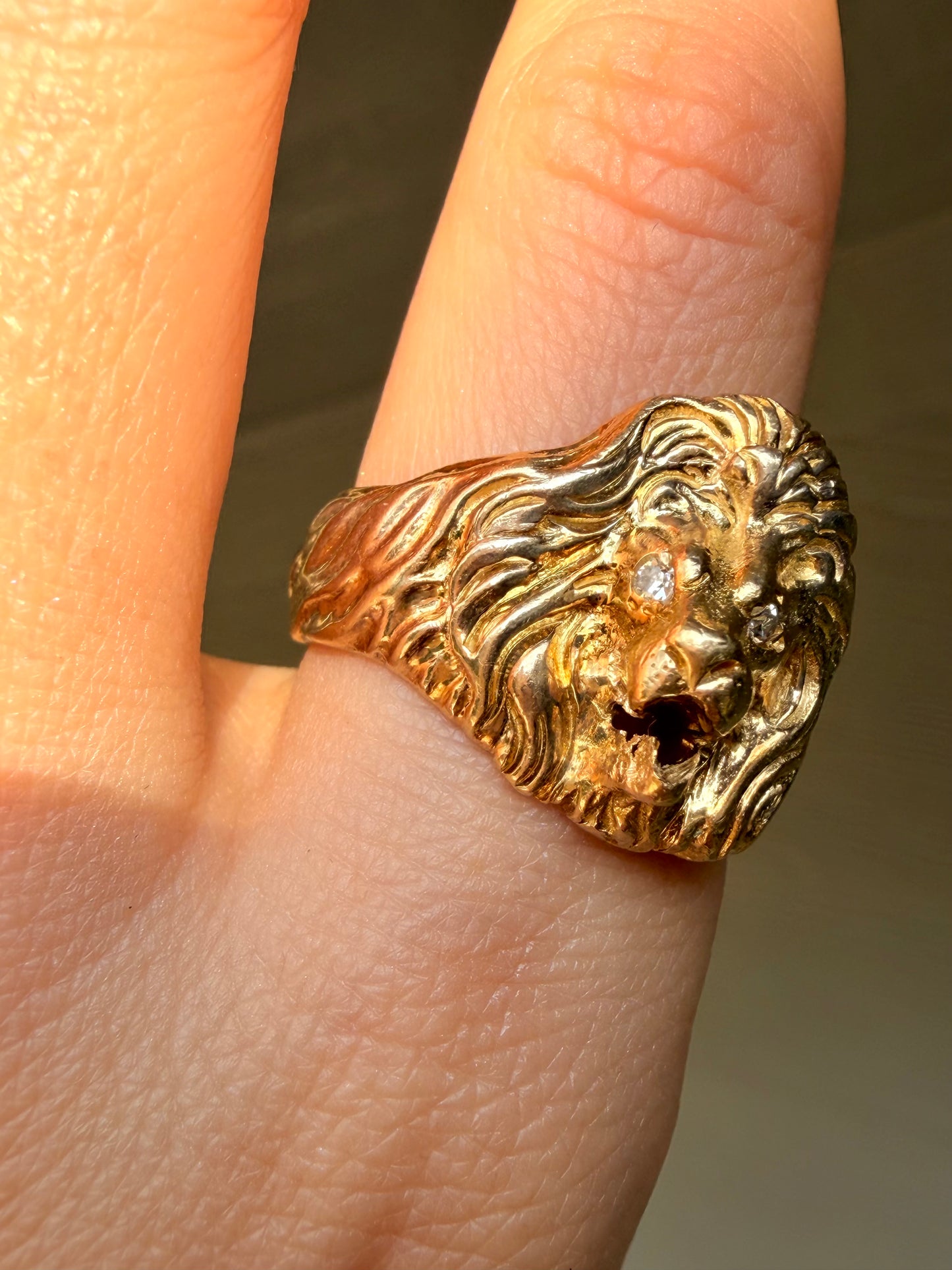 Vintage yellow 14K diamond lion ring, size 9