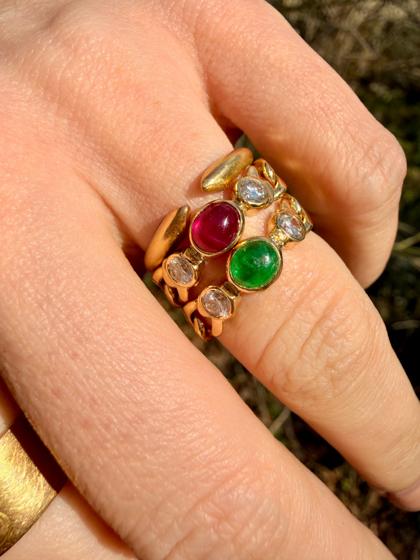 Vintage yellow 18K solid curb chain ring with .3ctw natural Ruby cabochon and .3ctw diamonds
