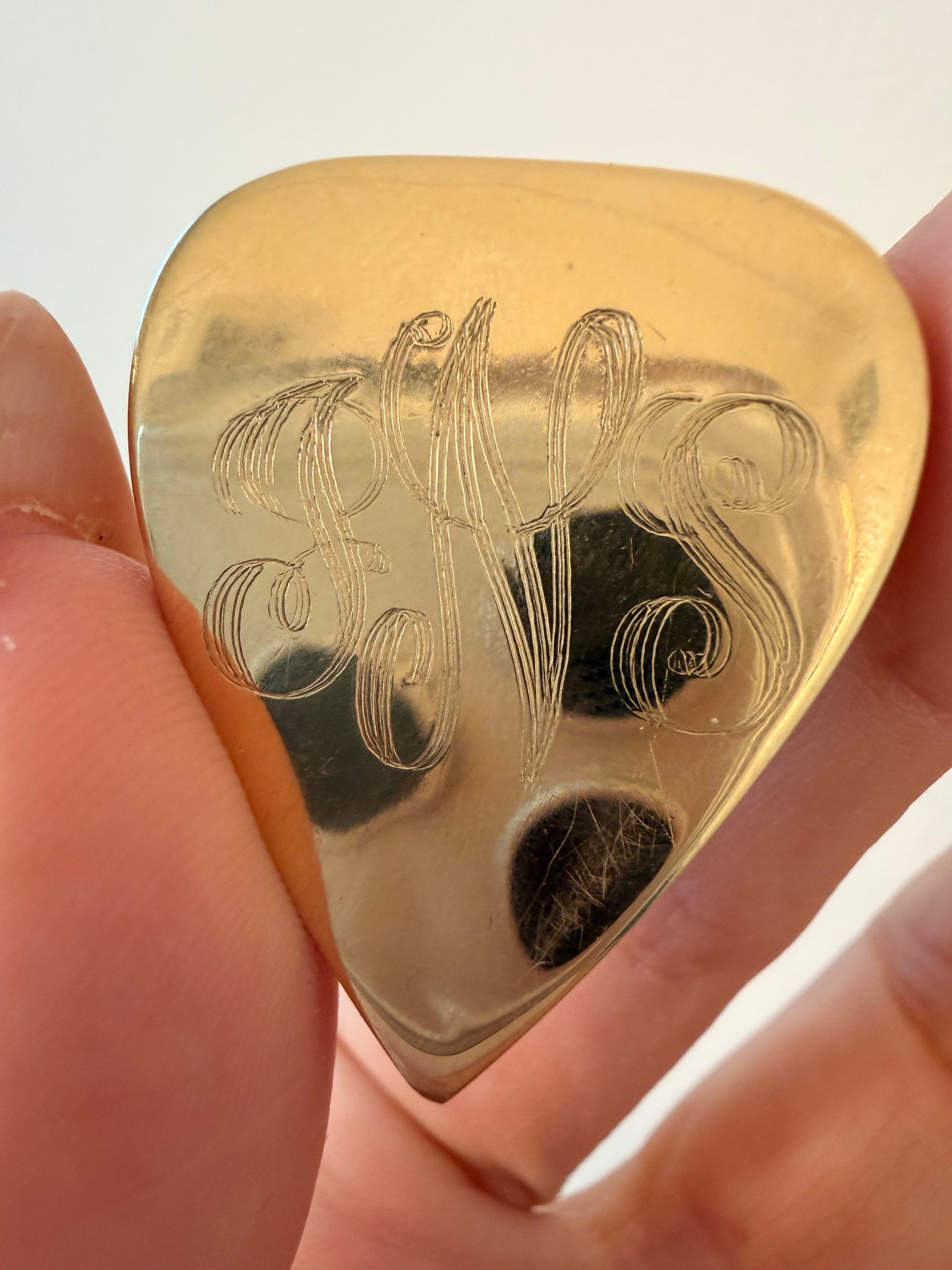 Antique yellow 14k ruby engraved heart box