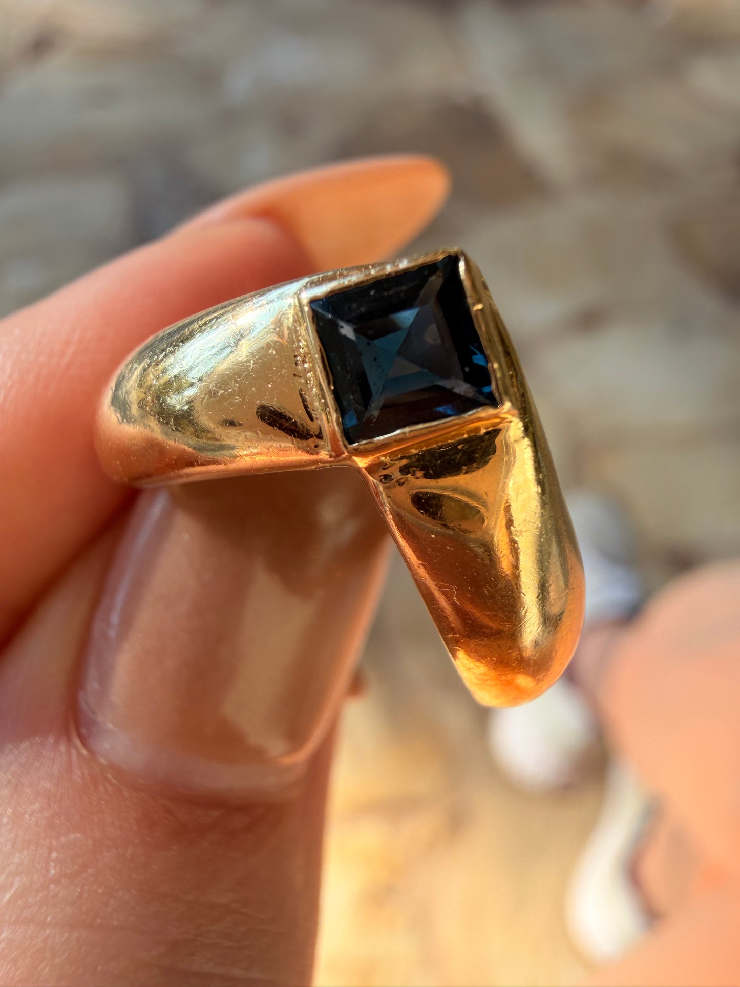 Vintage yellow 14K gold and approx .5ctw iolite chevron ring, size 5.75
