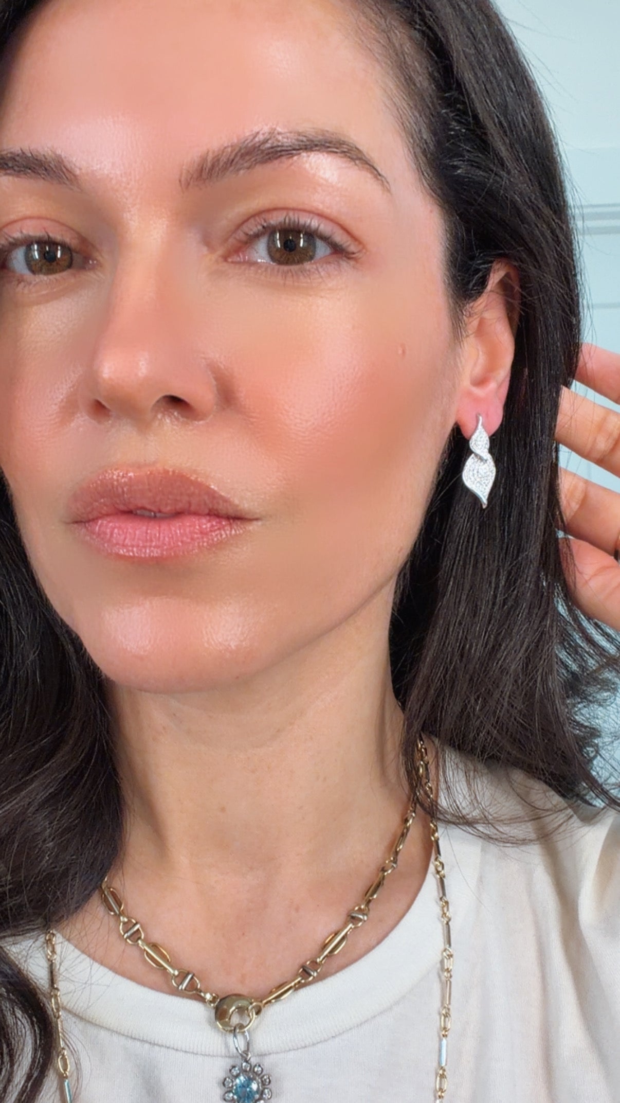 Vintage white 18K approx 1.35ctw diamond articulated petal earrings