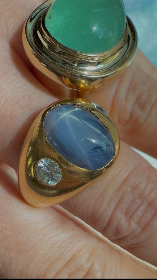 Vintage yellow 18K natural blue star sapphire and diamond 3 stone ring, size 9.5