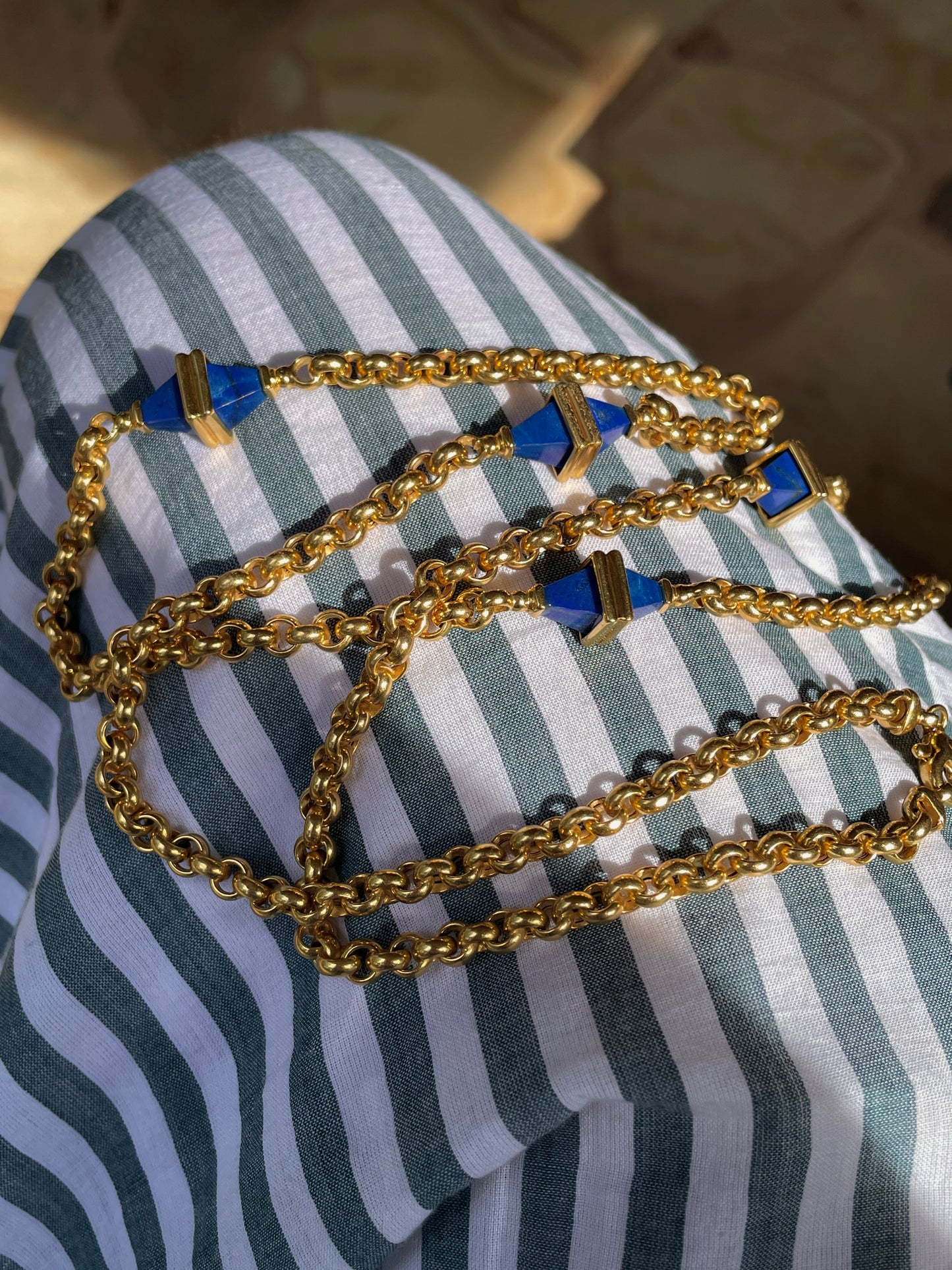 Vintage yellow 18K gold and lapis stations rolo chain, 31.5 inch