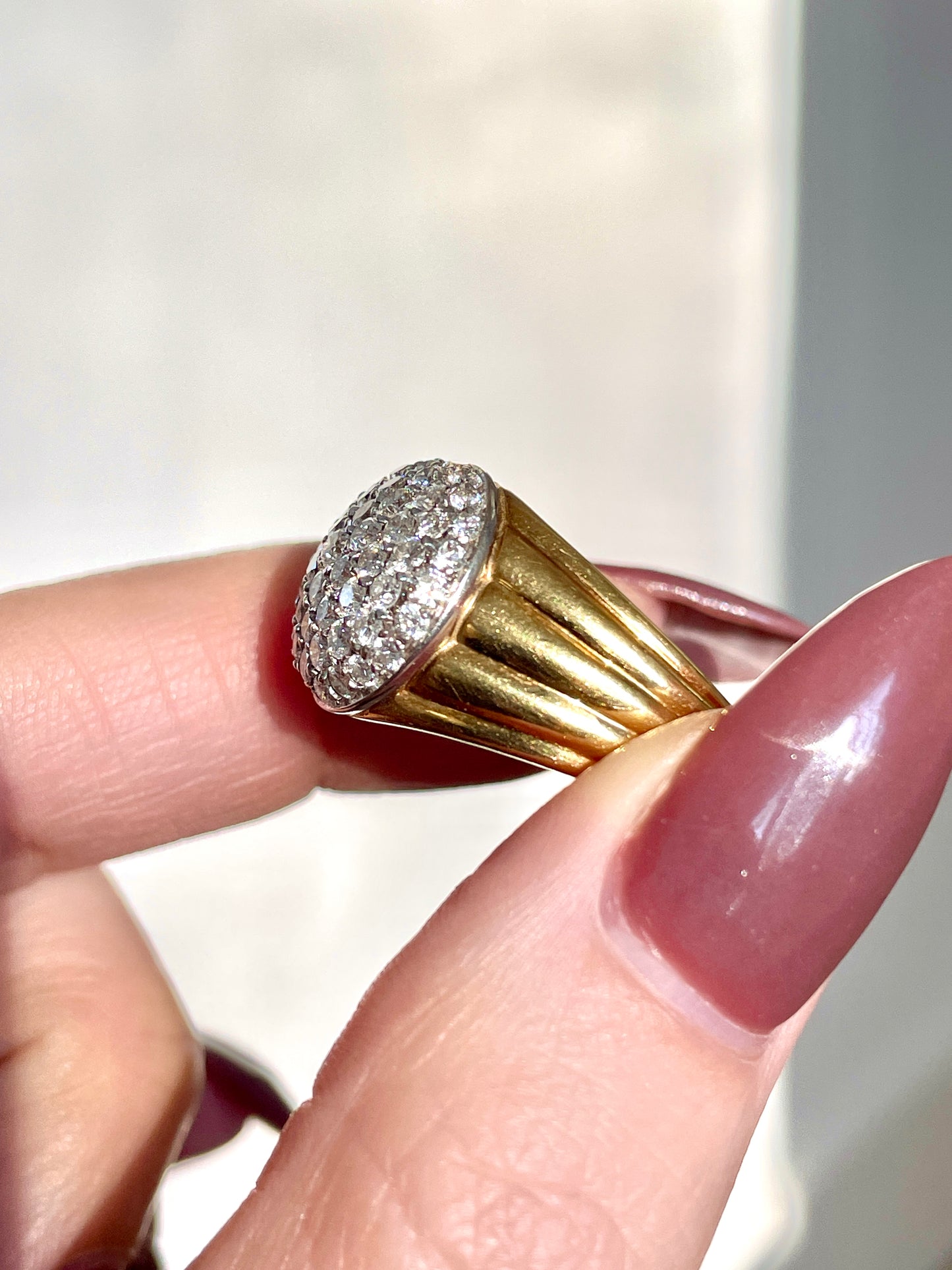 Vintage yellow 18K gold and platinum approx 1.2 ctw diamond dot signet ring with ribbed shoulders, size 7.75