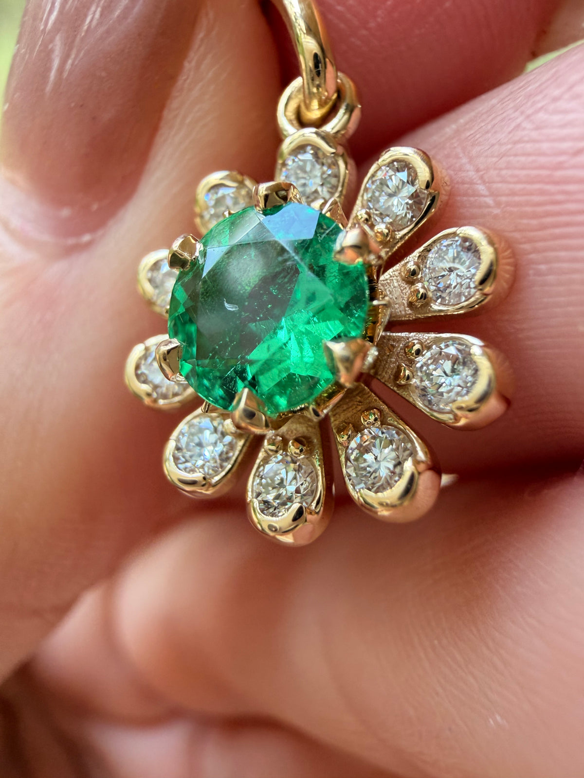 3GOG Natural Colombian Emerald and Diamond Garden Party Flower Pendant 18K - Oct 2026 drop
