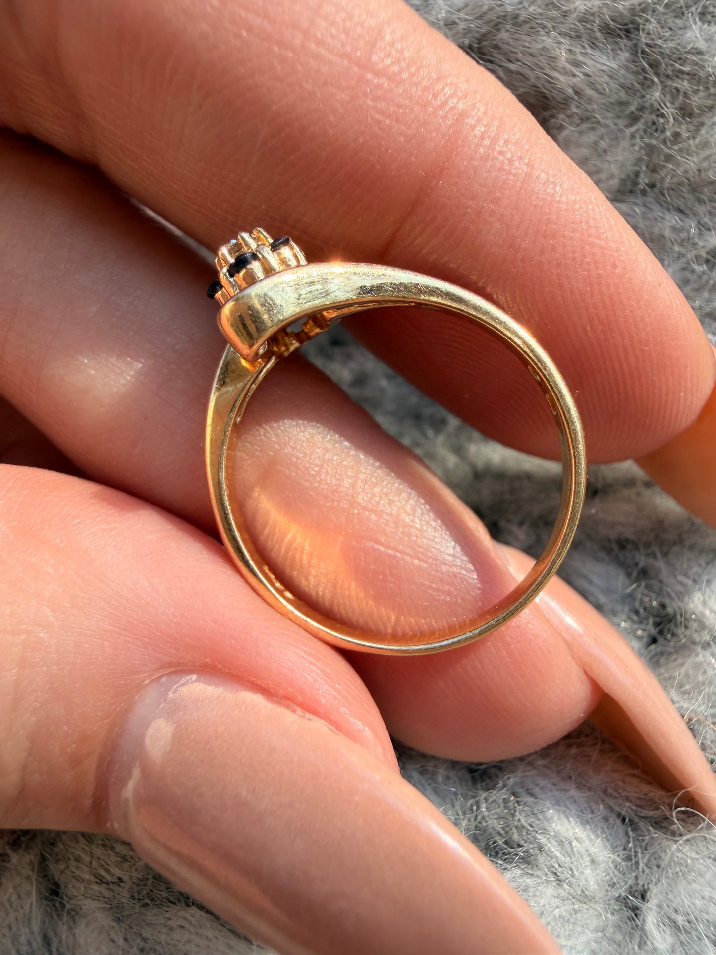 Vintage yellow 14K sapphire and emerald and diamond floral ring, size 6.5