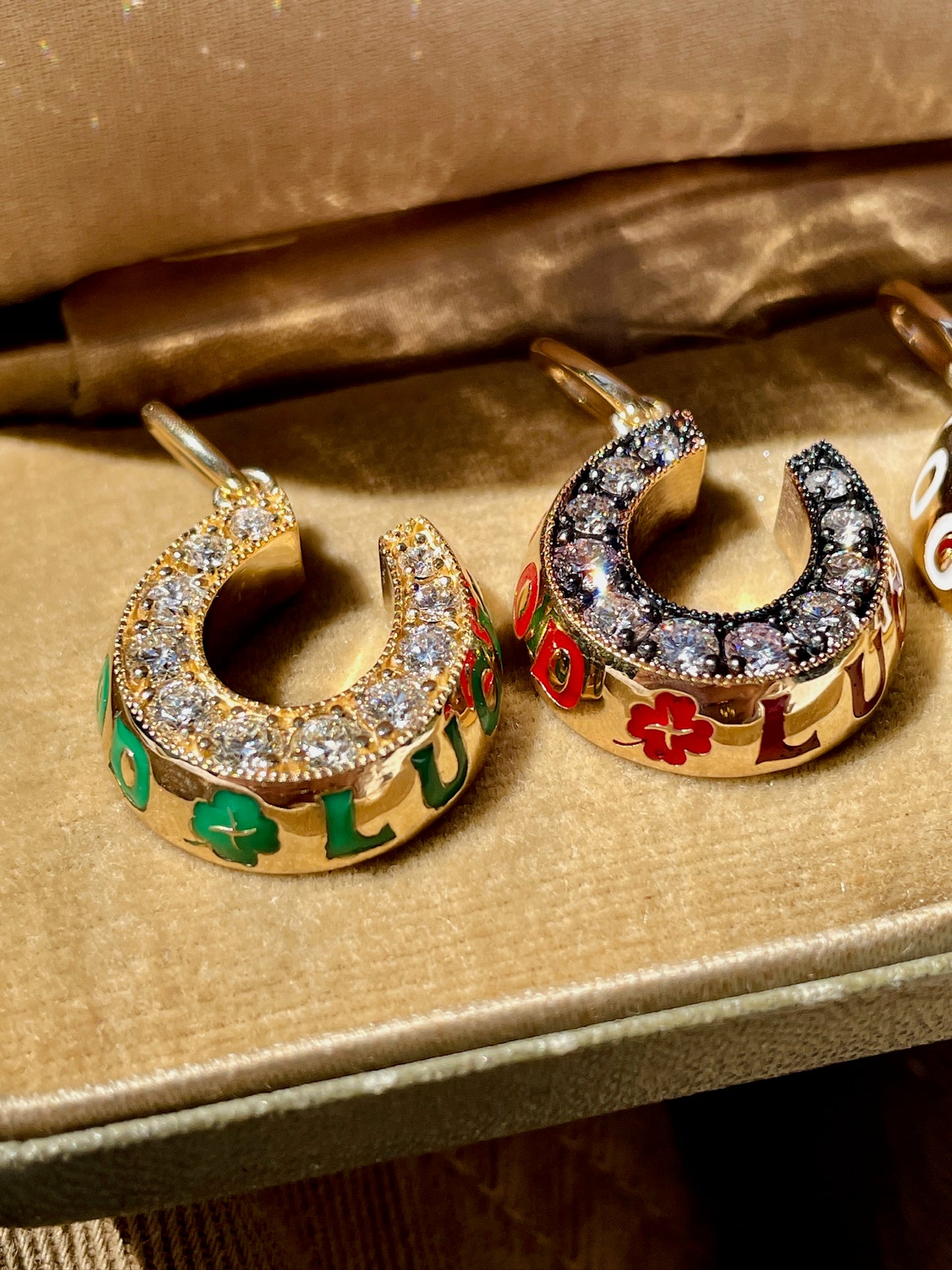 3GOG Original Good Luck Horseshoe Milgrain Pendant