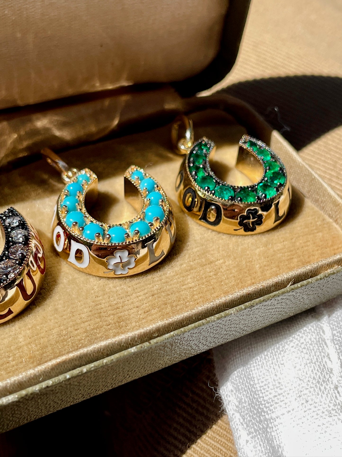 3GOG Original Good Luck Horseshoe Milgrain Pendant