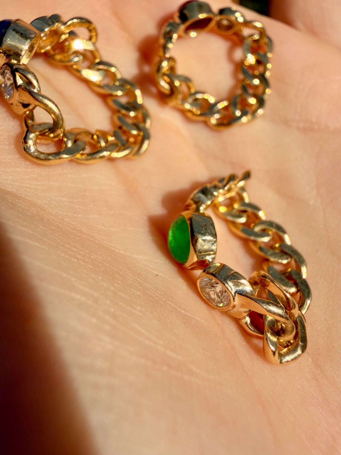 Vintage yellow 18K solid curb chain ring with .3ctw natural Sapphire cabochon and .3ctw diamonds