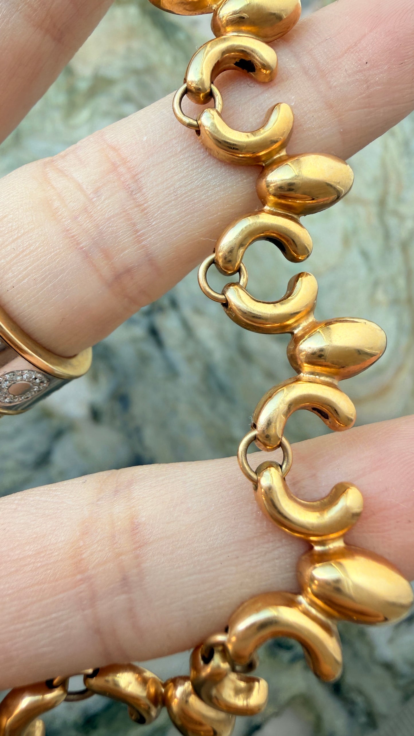 Vintage yellow 18K ornate articulated chain, 17.25 inch