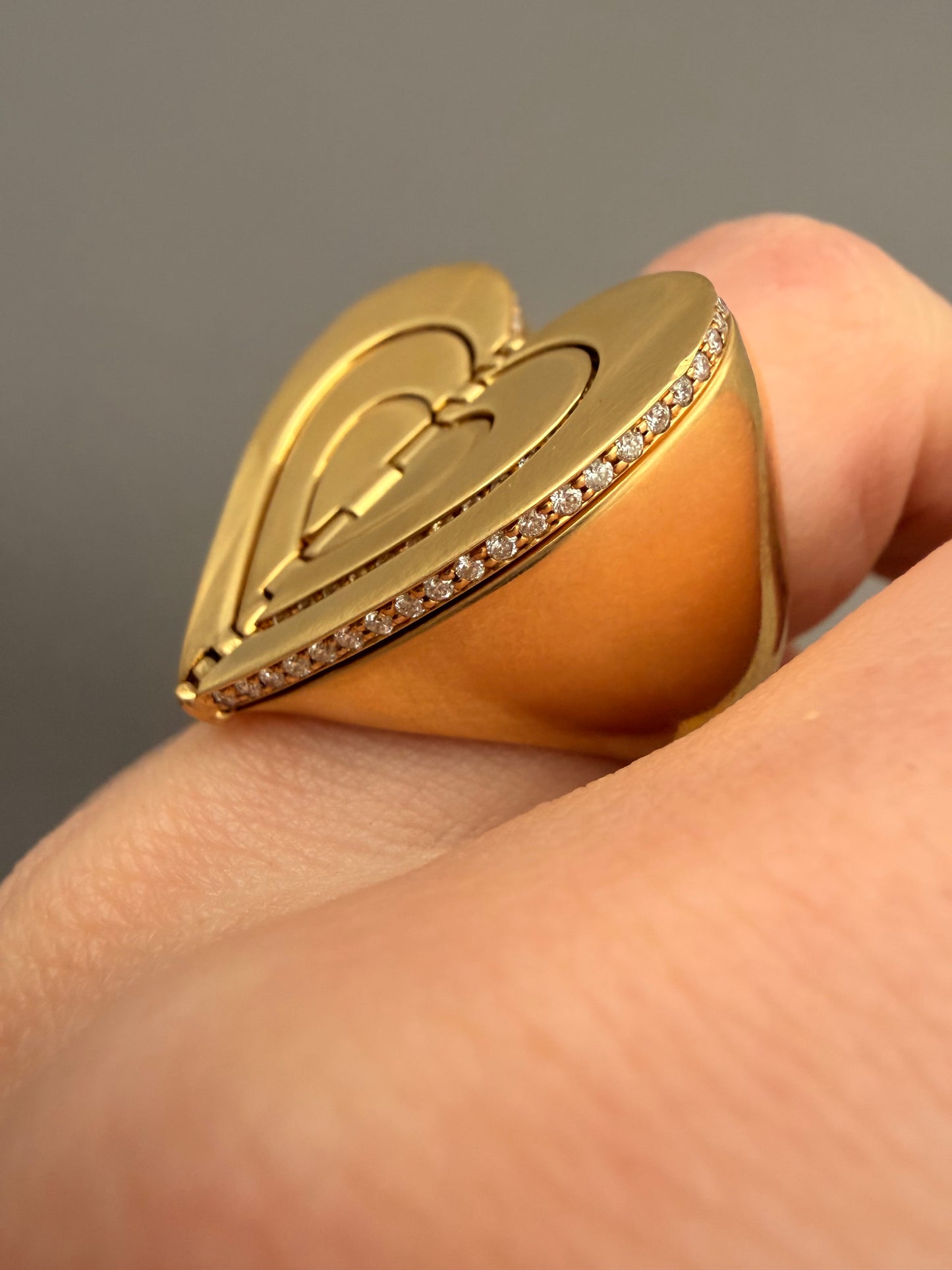 Cadar designer yellow 18K endless folding heart statement ring with diamonds, size 6/6.25