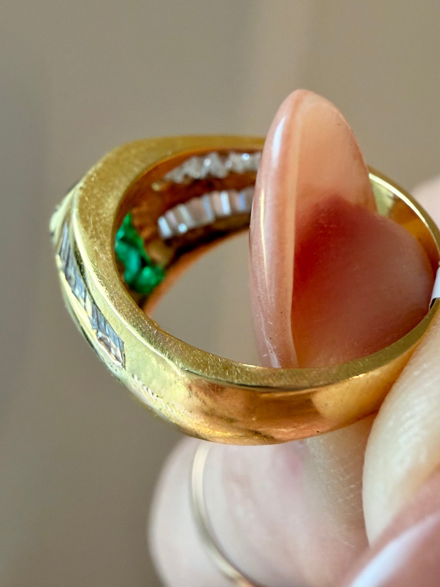 Vintage yellow 18K gold .96 ctw emerald and .52 ctw diamond baguette dome ring, size 6