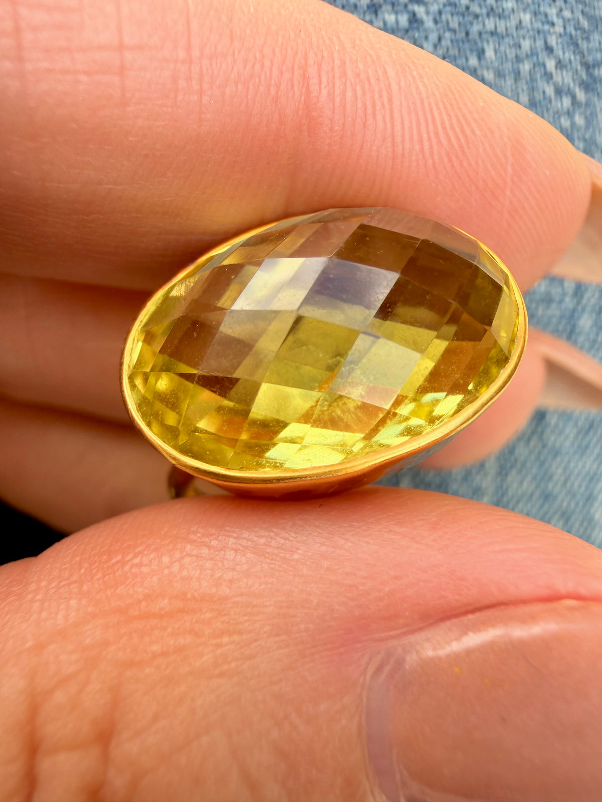 Vintage yellow 22K gold and approx 13 ctw faceted peridot ring, size 6.5 sizable