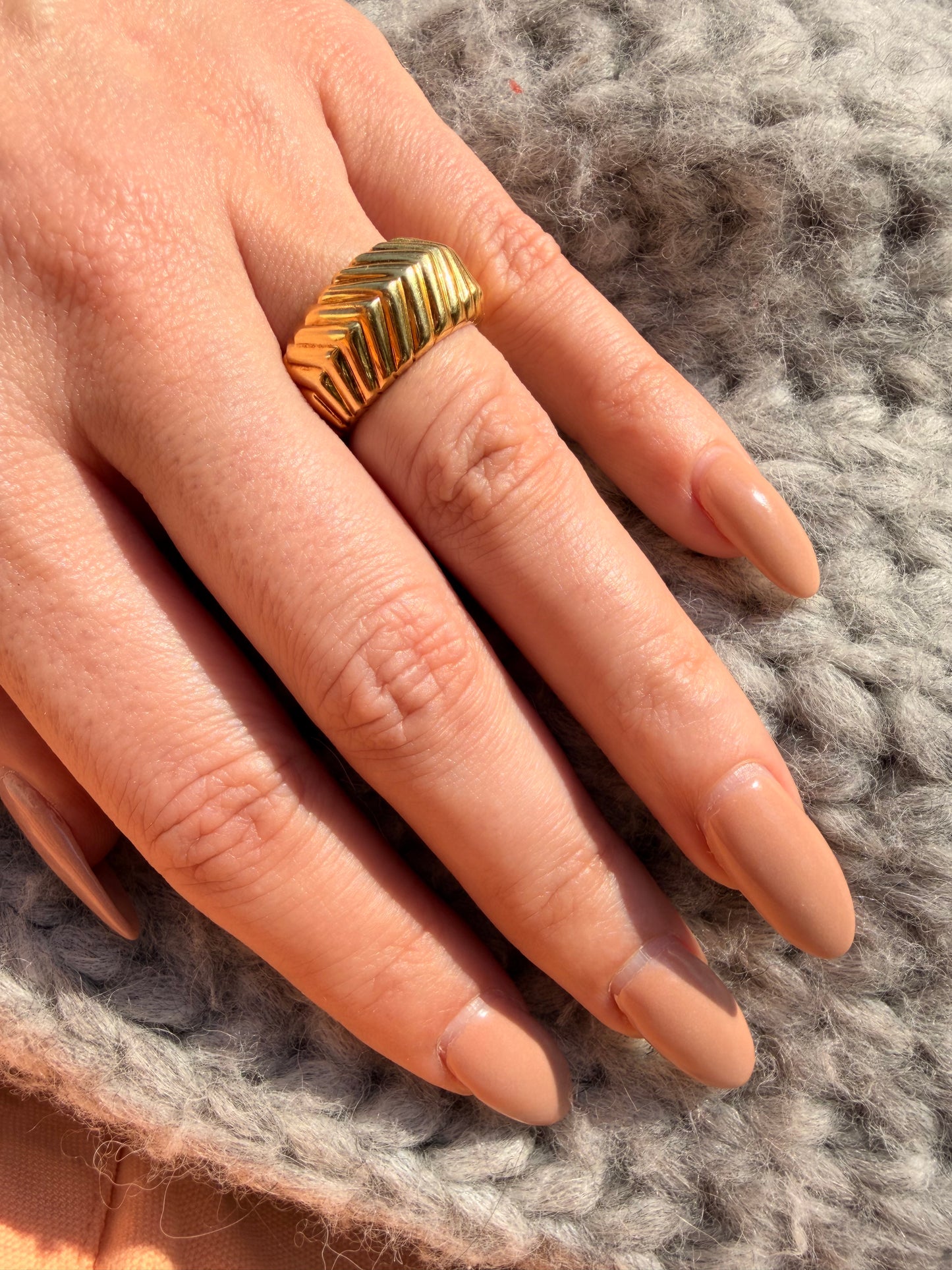 Vintage yellow 18K Tiffany & Co 18K chevron pattern band circa 1998, size 6