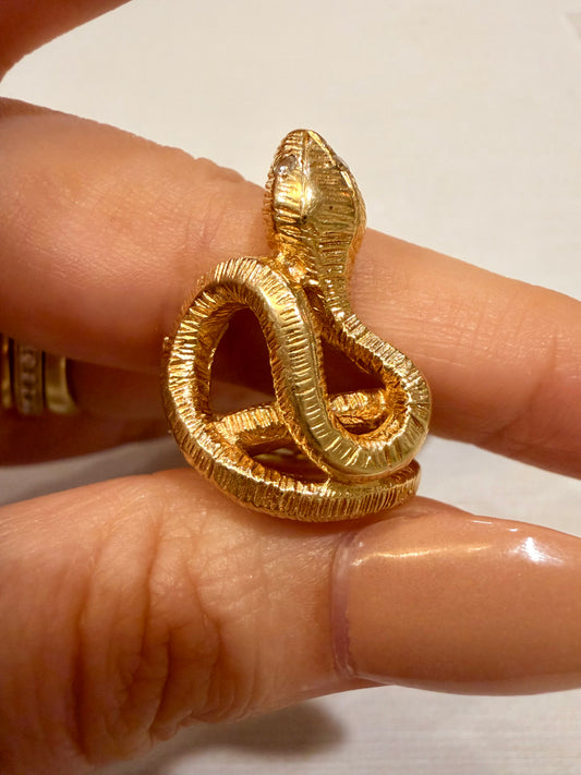 Vintage yellow 14K textured coiled snake ring with diamond eyes, size 4.25