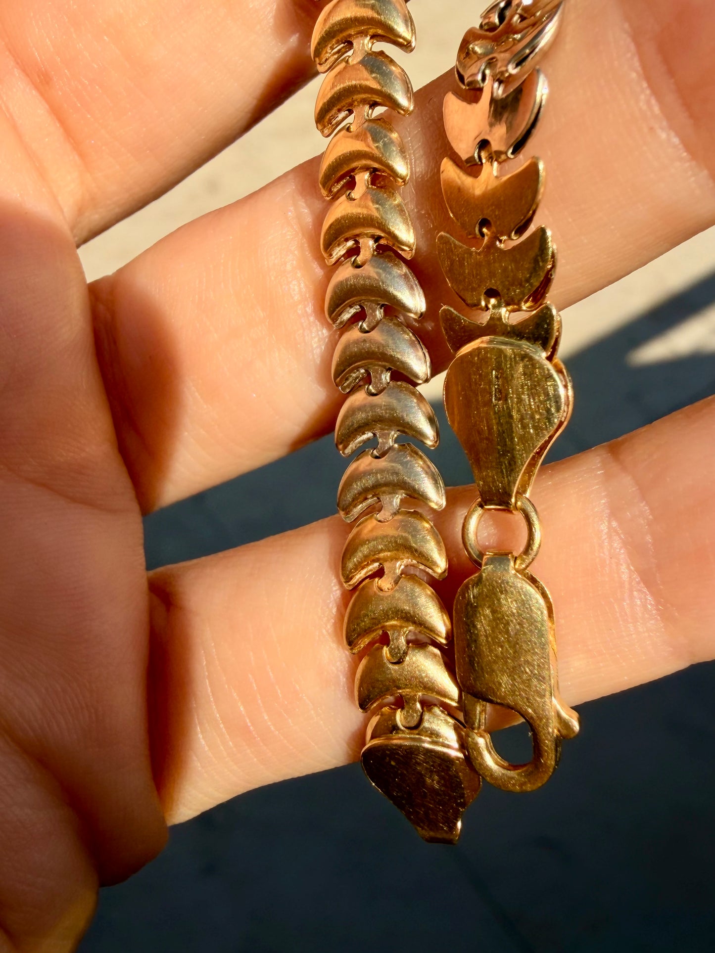 Vintage two tone 18K crescent moon or fish scale link bracelet, 7.75 inch sizable