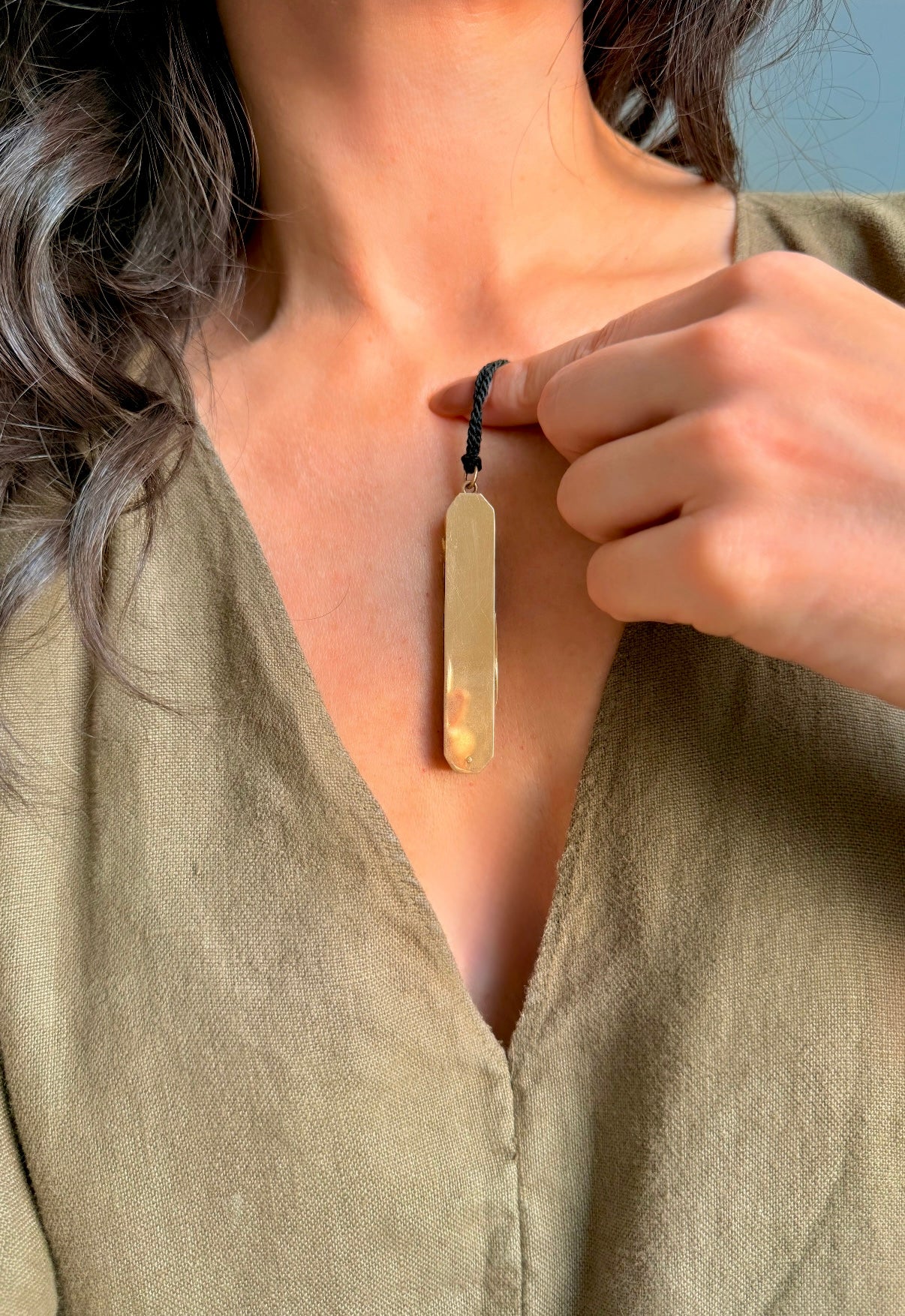 Antique yellow 14K gold magnifying glasses pendant