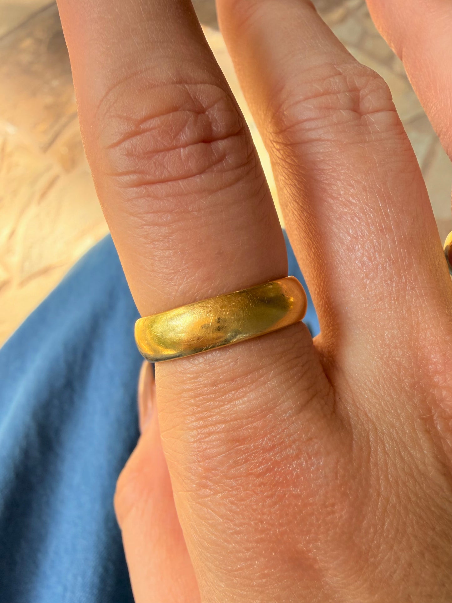 Vintage yellow 18K Tiffany and Co round band, size 8.25