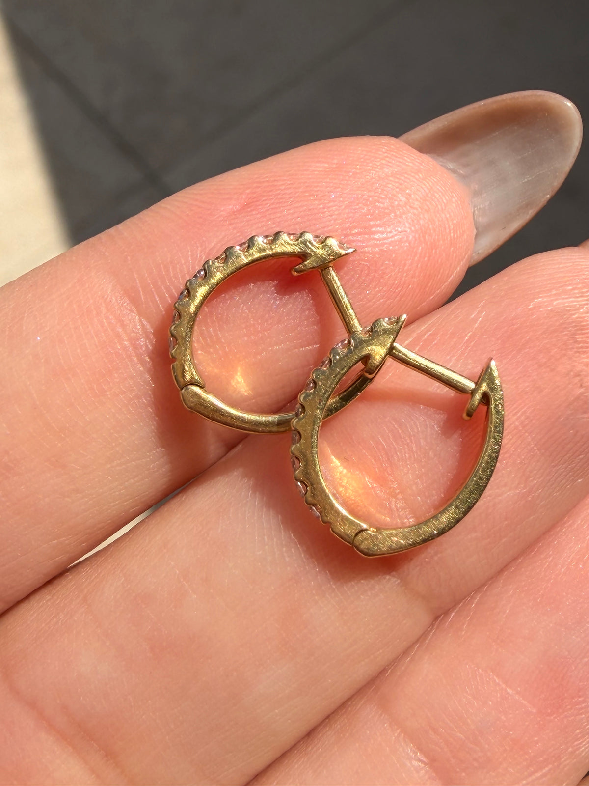 Vintage yellow 18K approx .2ctw diamond huggies