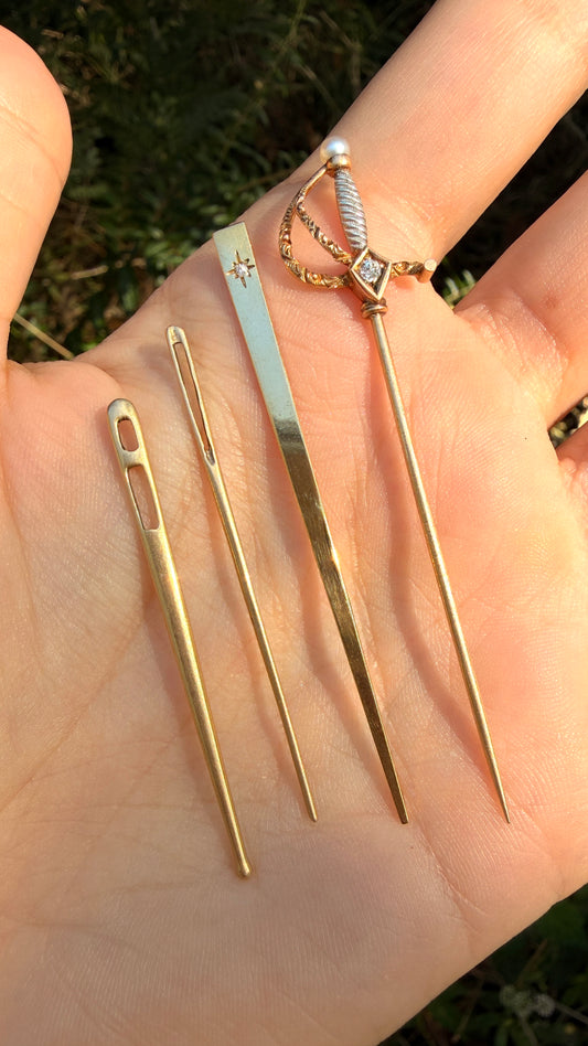 Vintage yellow 14K and 10K various pointy pendants and objects