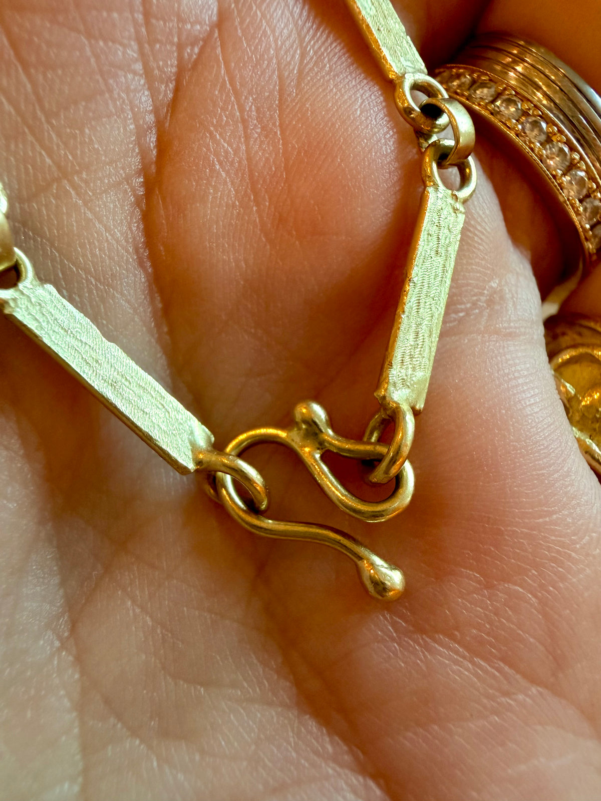 Vintage yellow 18K textured bar link chain with hook clasp, 18.5 inch