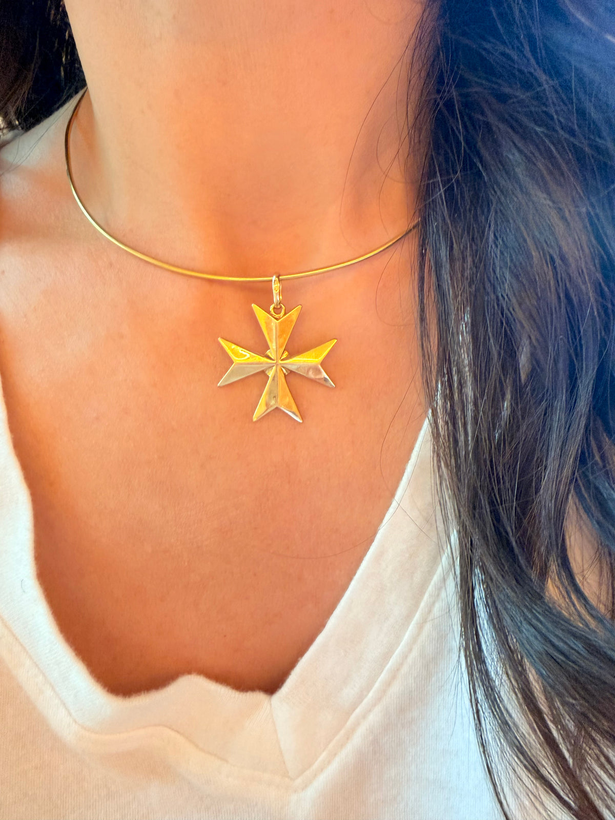 Vintage yellow 18K gold Maltese cross pendant