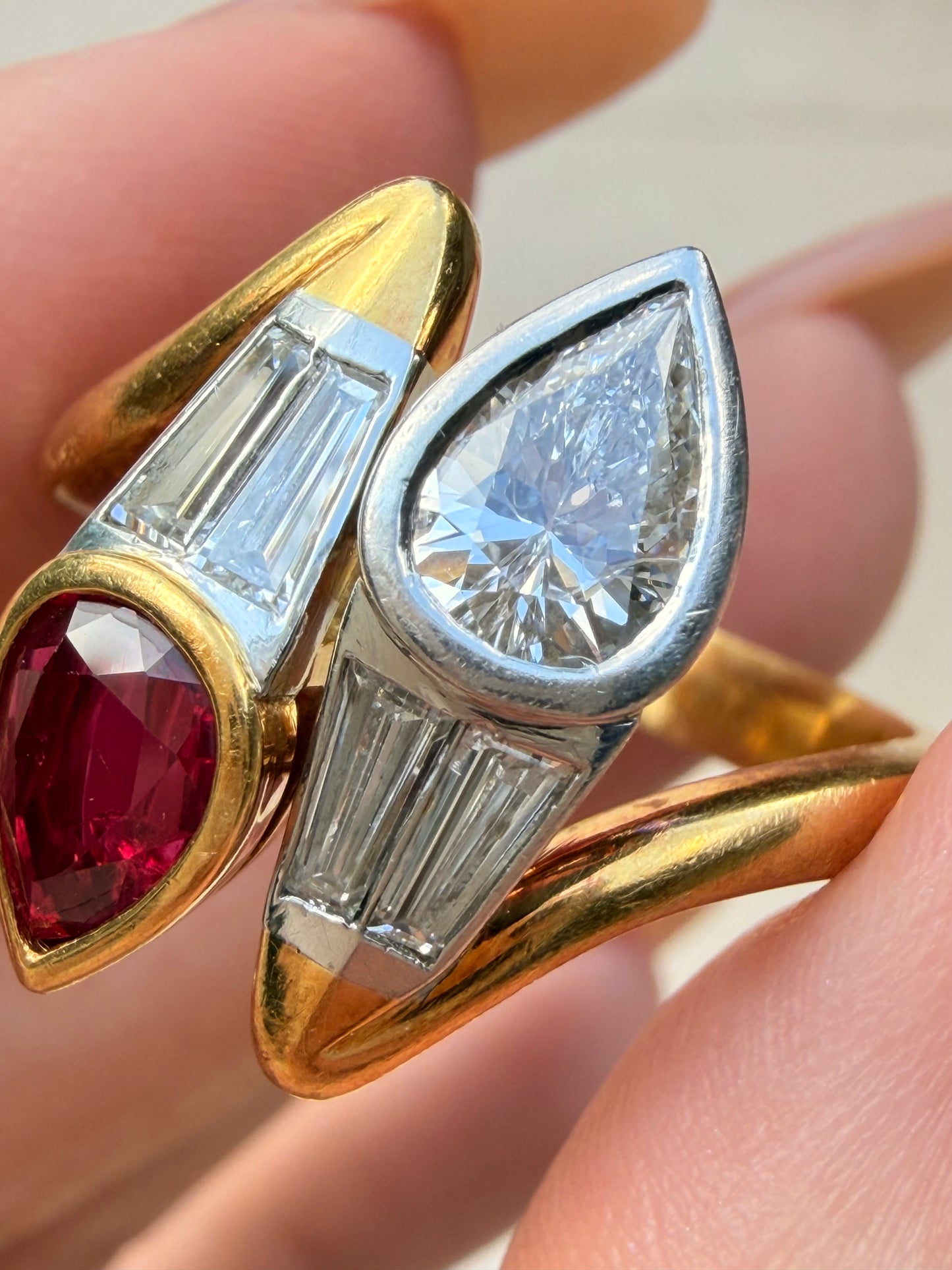 Vintage 18K approx 1.2 ctw diamond and 1.1 ctw ruby toi to moi ring, size 10.25