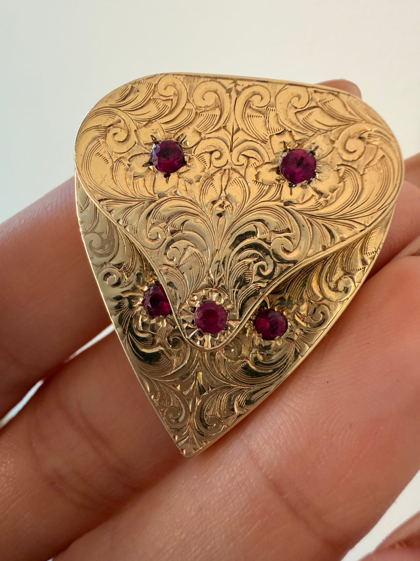 Antique yellow 14k ruby engraved heart box