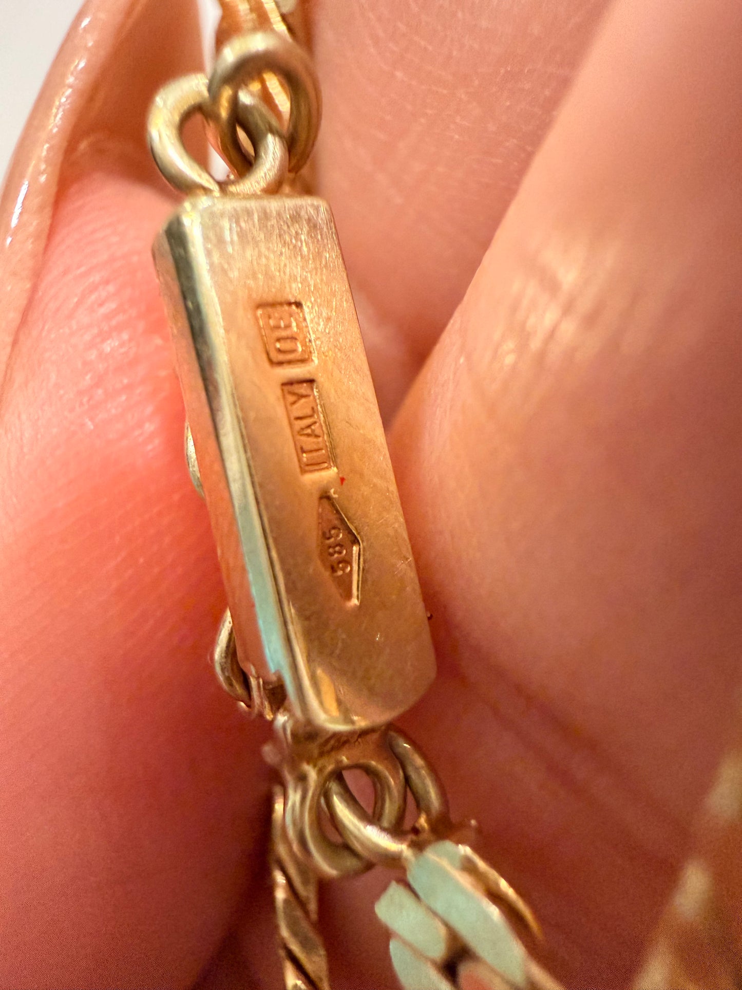 Vintage yellow 14K gold tight flat thick curb chain with box clasp, 17.5 inch