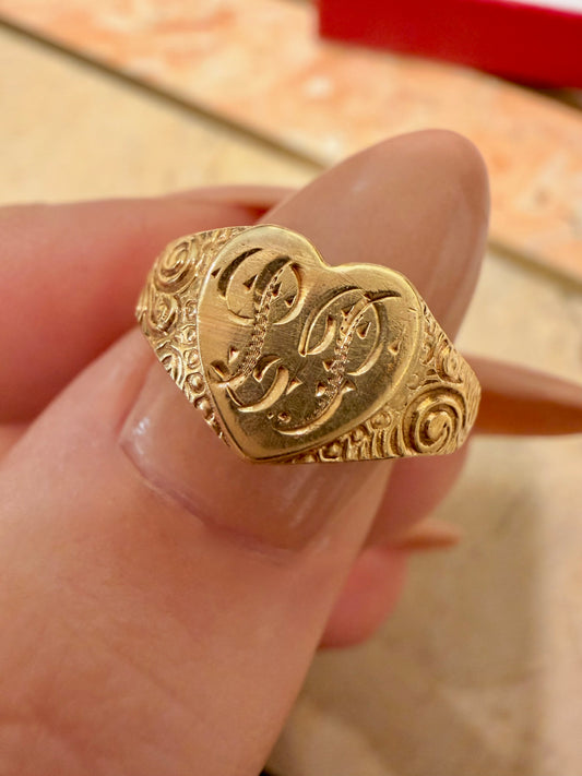 Vintage yellow 14K engraved “LP” heart signet ring, size 4.75