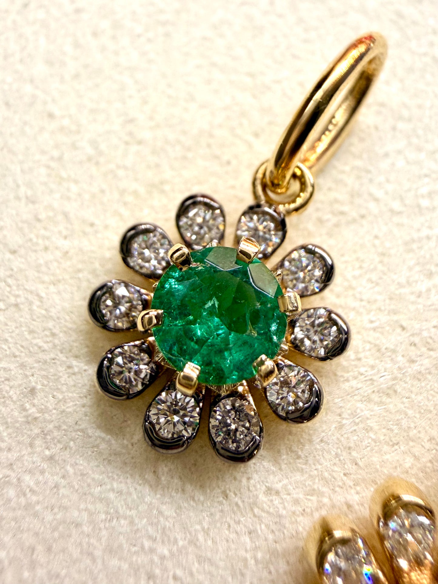 3GOG Natural Colombian Emerald and Diamond Garden Party Flower Pendant 18K - Release 4