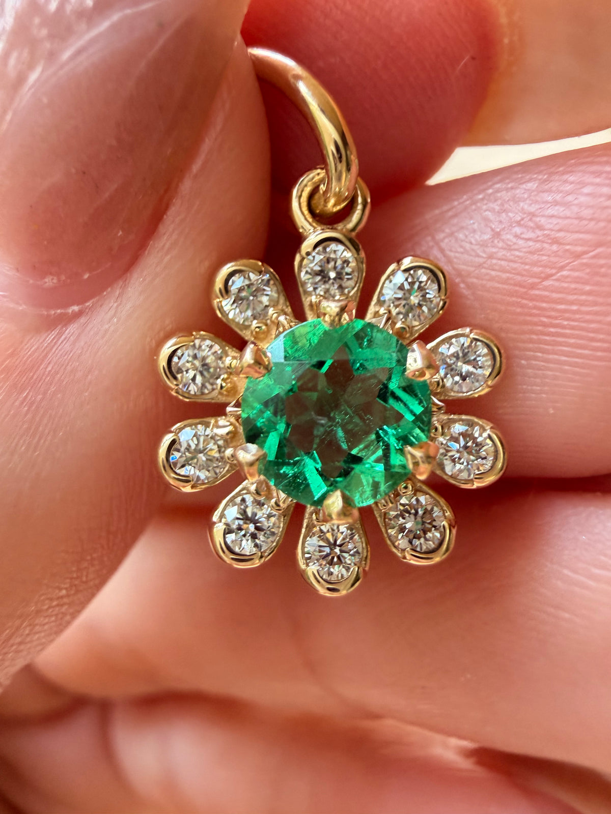 3GOG Natural Colombian Emerald and Diamond Garden Party Flower Pendant 18K - Oct 2026 drop