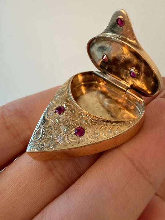 Antique yellow 14k ruby engraved heart box