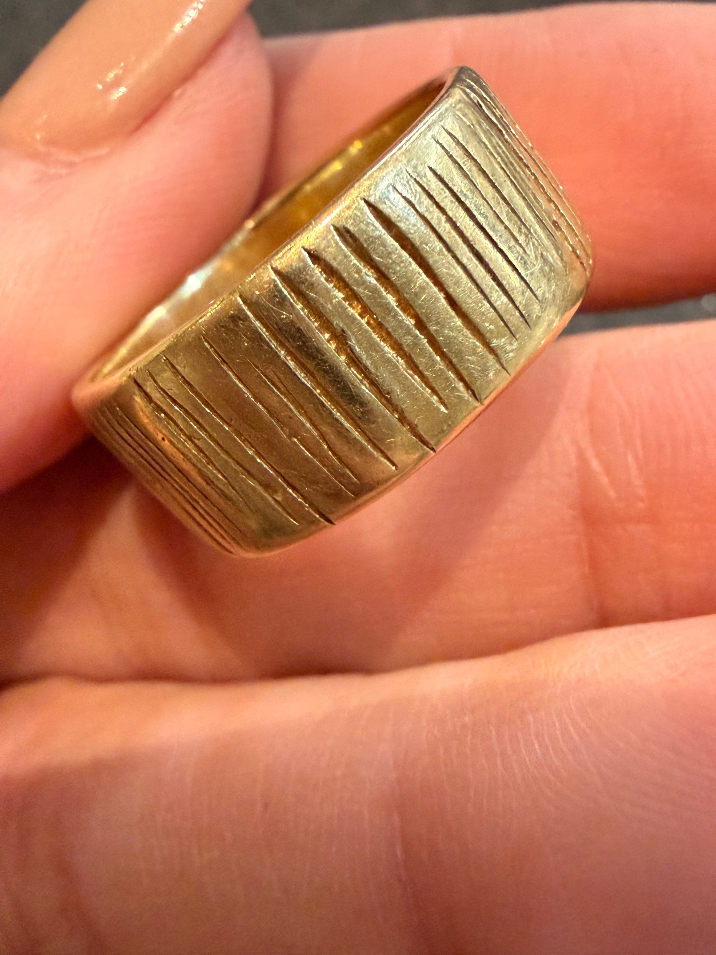 Vintage yellow 14K Tiffany midcentury bark finish cigar band, size 7.25-7.5