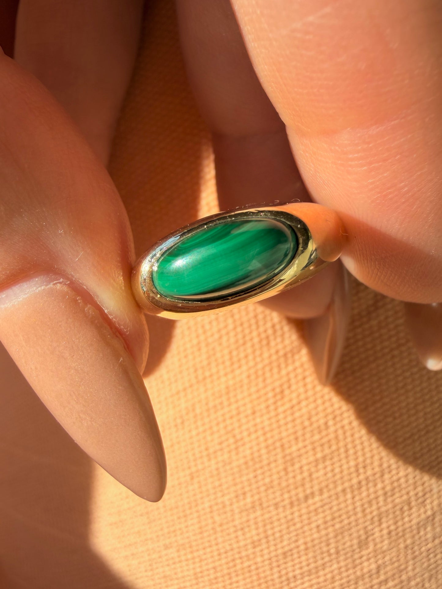 Vintage yellow 14K gold malachite ring, size 5.75