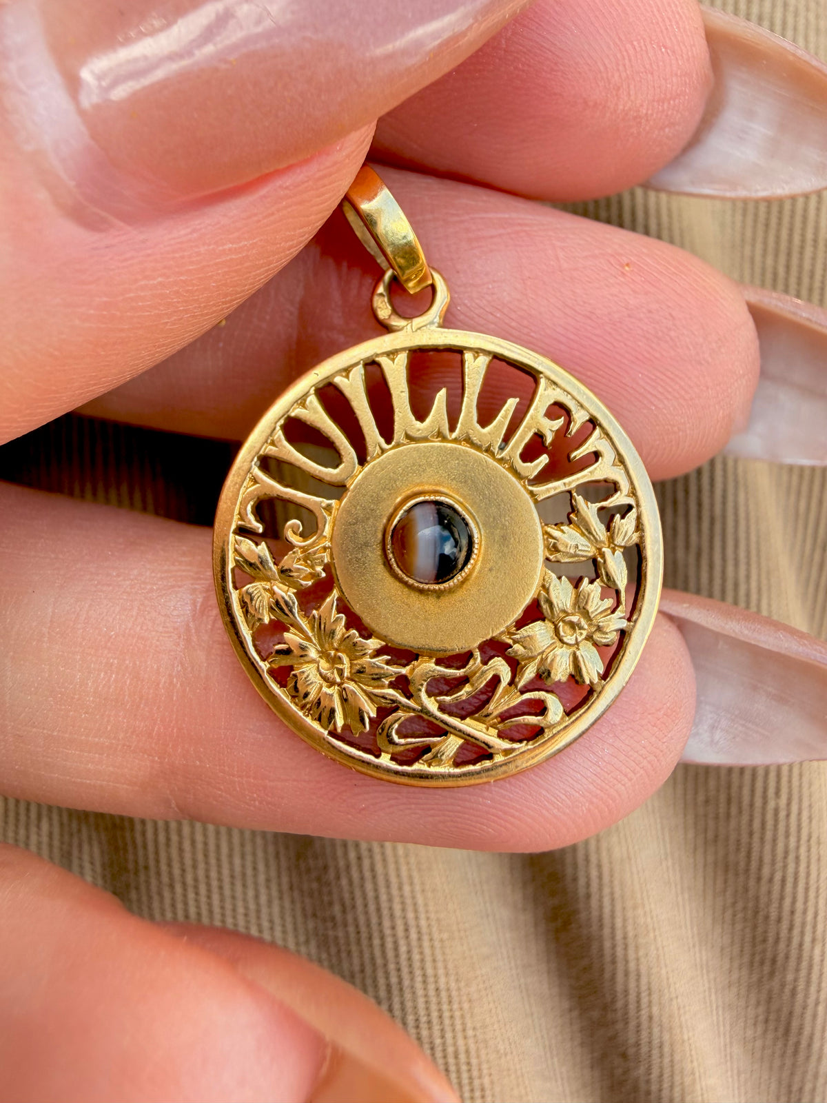 Antique yellow 18K circa 1900-1910 French agate Juillet 'July' birth month pendant
