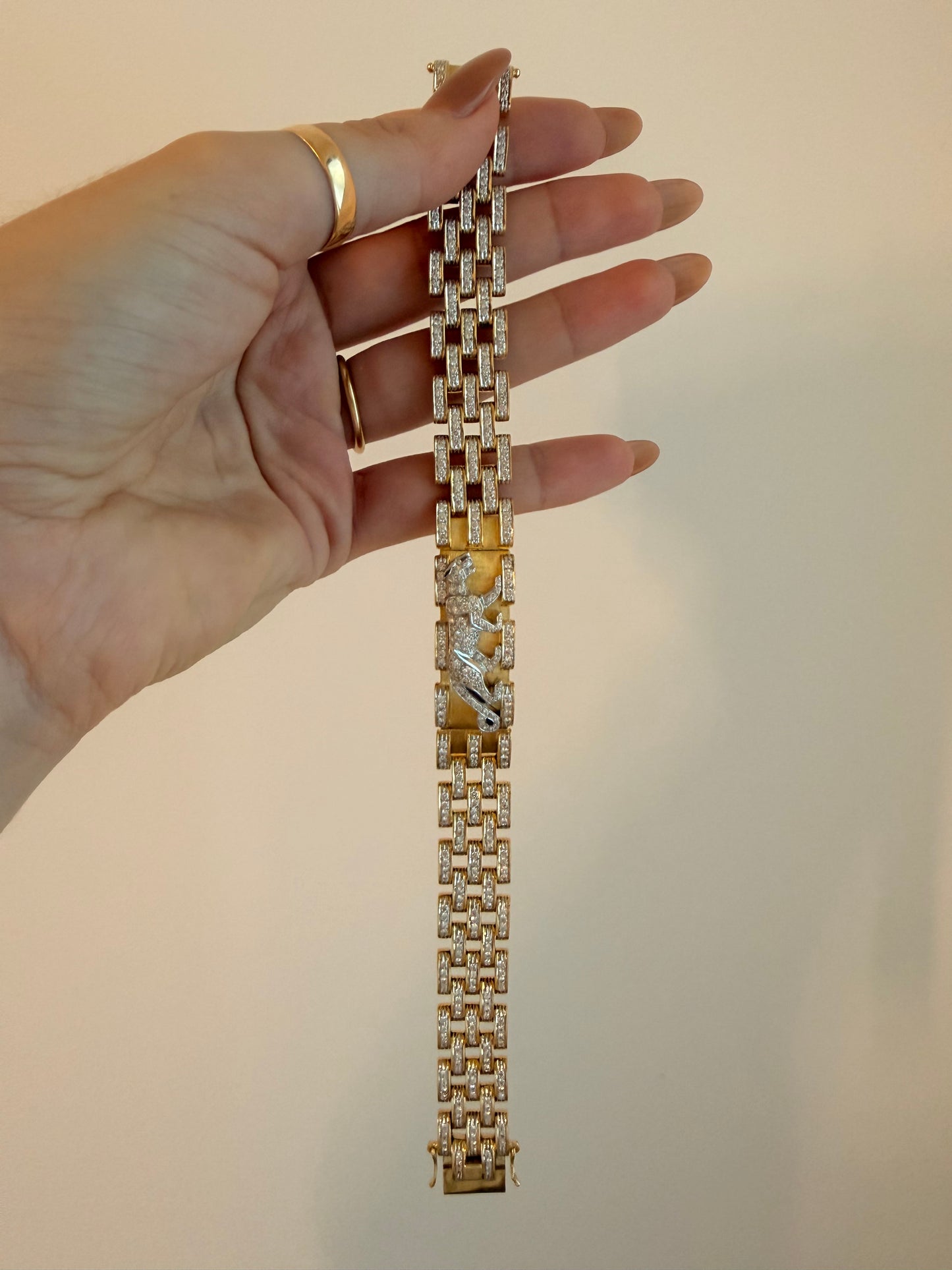 Vintage yellow 18K gold and 5.7 ctw diamond panther bracelet, 8.5 inch