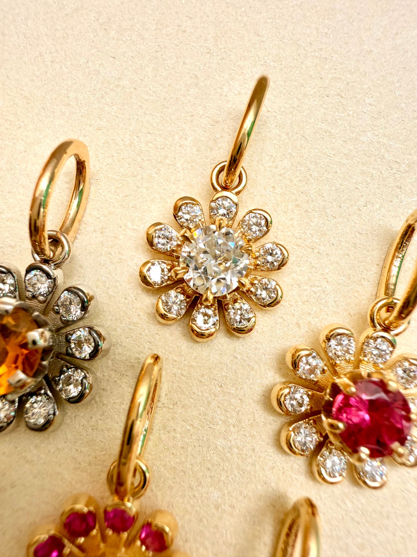 3GOG Natural Antique Diamond Garden Party Flower Pendant 18K - Release 4