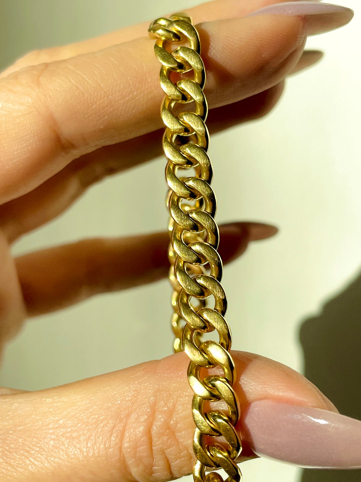 Vintage yellow solid 18K gold curb bracelet with safety chain, 7.75 inch