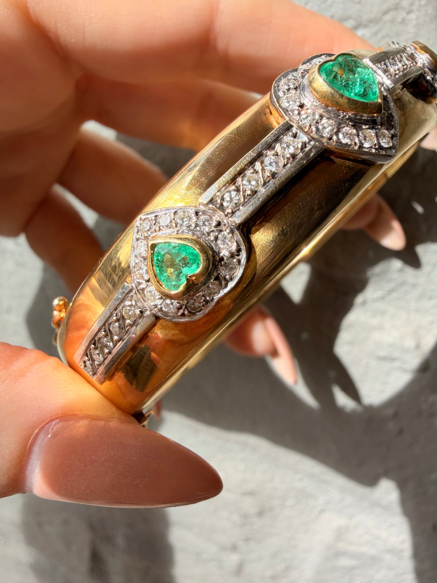 Vintage yellow 18K triple 1.73 ctw emerald and 1.14 ctw diamond heart bangle
