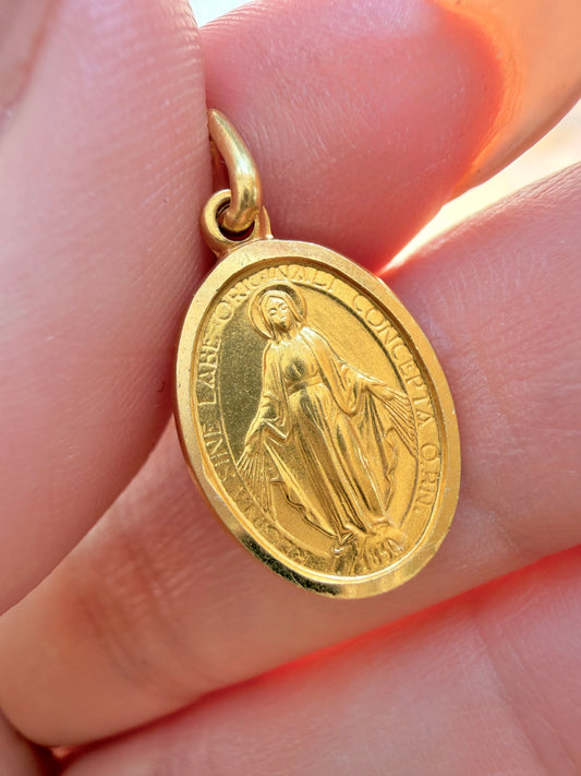 Vintage 18K Unoaerre Virgin Mary miraculous medal charm