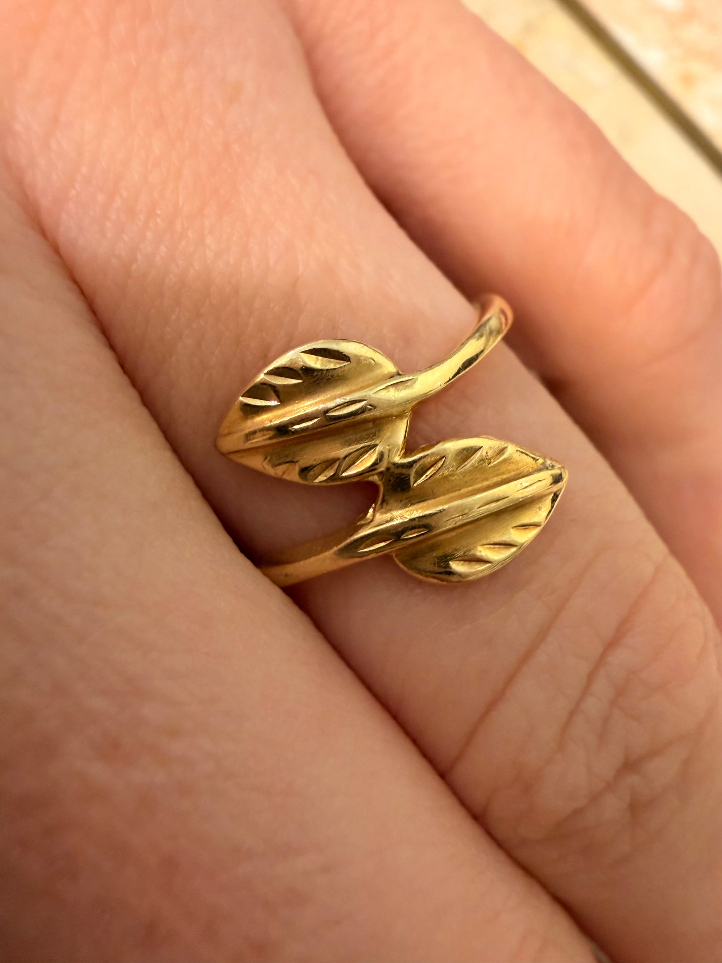 Vintage yellow 14K leaves ring, size 6.25