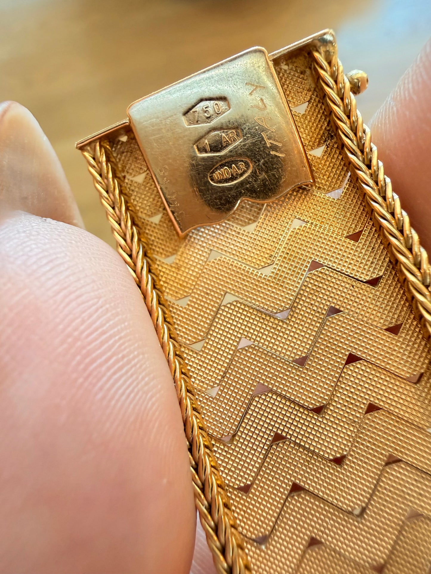 Vintage 18K UnoAerre chevron pattern wide bracelet